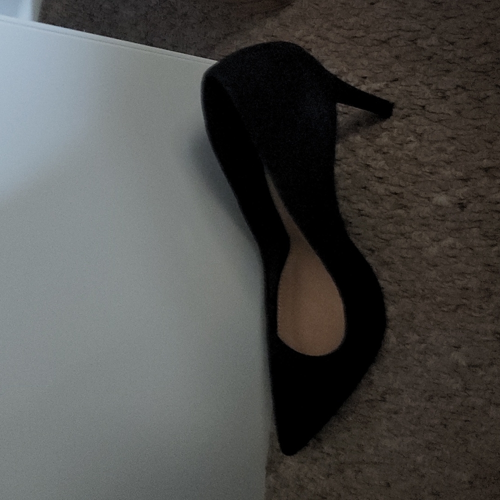 Black pointed heel